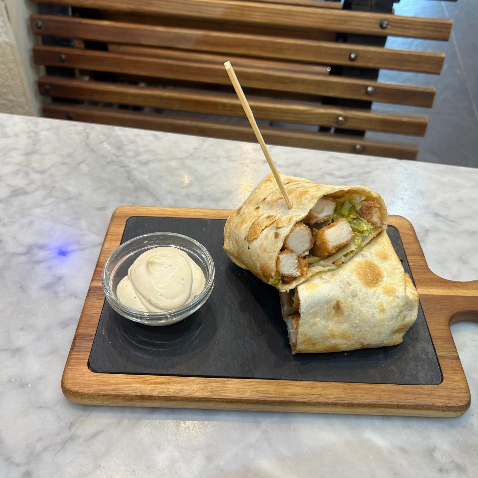 Burrito de pollo rebozado