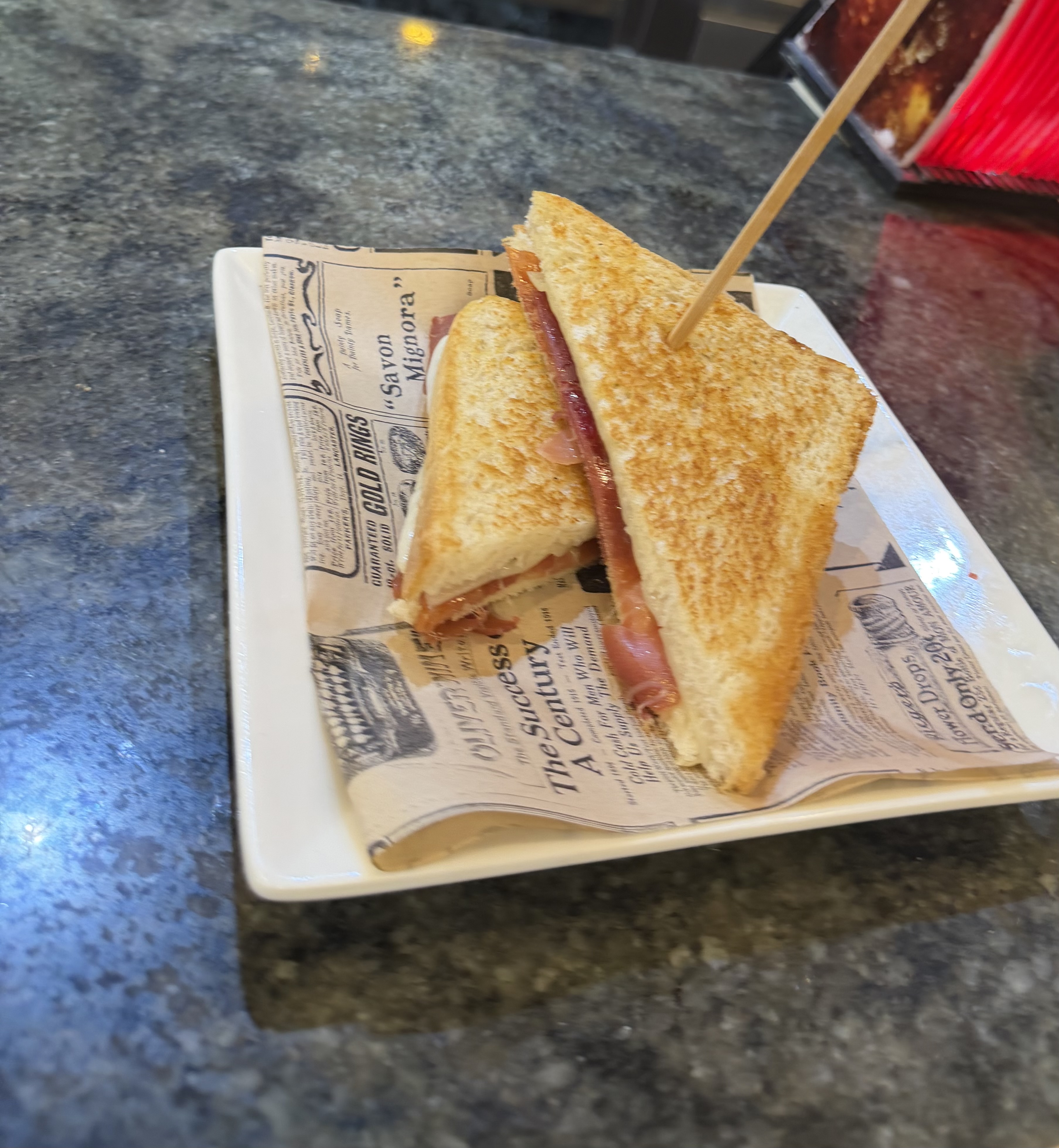 BIKINI SALADO (JAMÓN SALADO Y QUESO) - SALTED BIKINI (SALTED HAM AND CHEESE) -